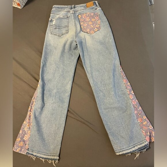 American Eagle Custom Flare Leg Mom Jean Floral Print Distressed Size 4 Denim - Picture 6 of 10